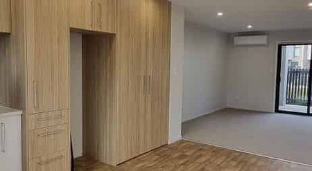 Modern 3-Bed Townhouse in Prime Mangere Bridge - Photo 2