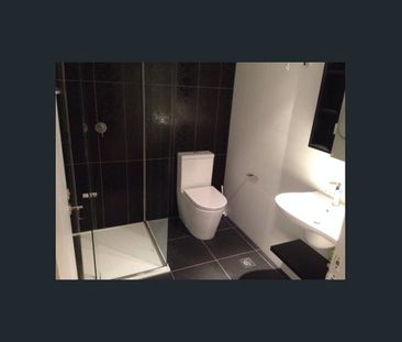 Elegant & Stylish - Photo 4