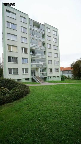 Pronájem bytu 3+kk s balkonem na rozhraní Praha 3 a Praha 9, ul. Odlehlá - Photo 3