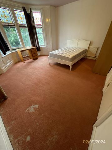 6 bedroom detached house to rent - Photo 4