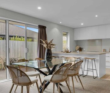 Three Bedroom Family Home In Great Location! - Photo 2