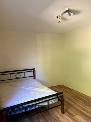 Charming Family Home in Sought-After Leamington! - Photo 4