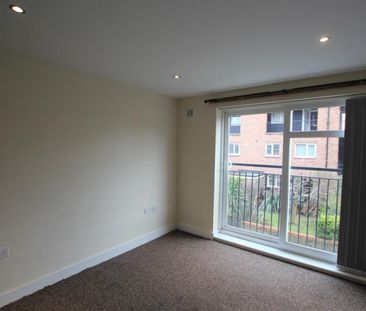1 bedroom Flat To Let - Photo 2