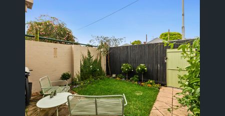 The captivating appeal of a classic terrace - Photo 5