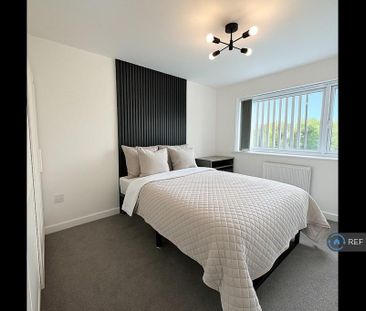 1 bedroom in a house share to rent - Photo 2