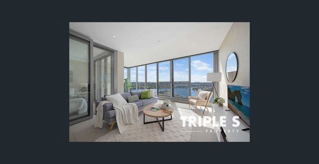 180 degree breathtaking view | North-east facing| Big living room and sunroom - Photo 1