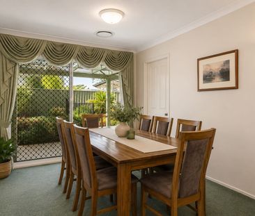 SPACIOUS SINGLE-LEVEL FAMILY HOME WITH POOL - Photo 4