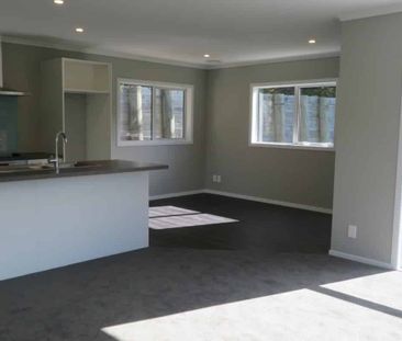 WAINUIOMATA LIVING! - Photo 3