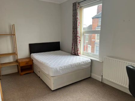 4 bedroom terraced house to rent - Photo 3