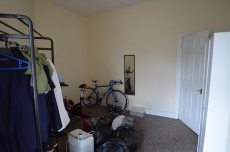 3 bedroom flat to rent - Photo 3