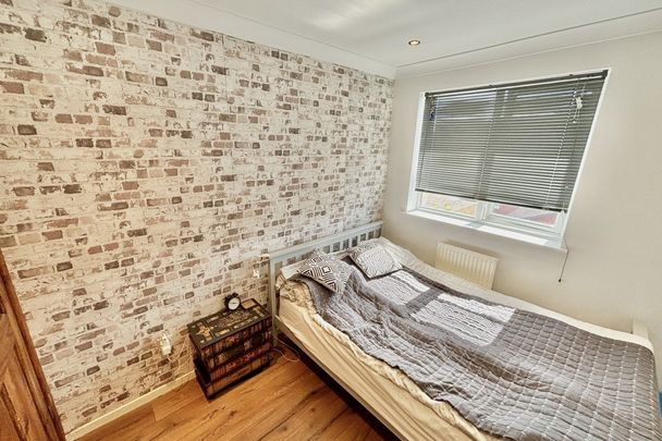 Christopher Close - Photo 1