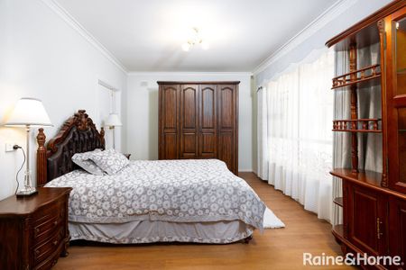 Spacious Family Home in Prime Tranmere Location - Great Lifestyle - Photo 5