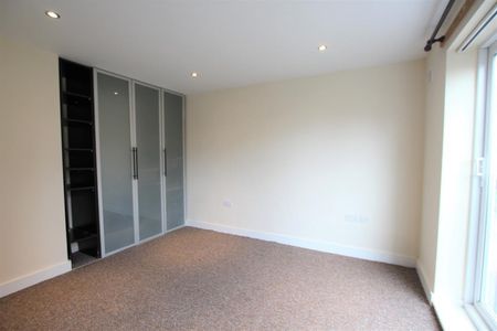 1 bedroom Flat To Let - Photo 3