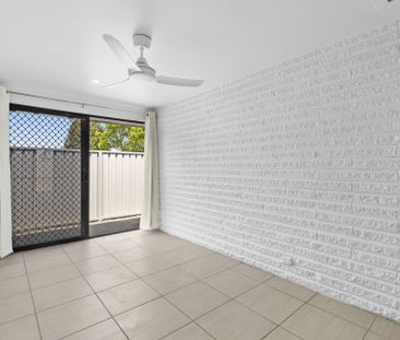 Spacious Duplex in Broadbeach Waters - Photo 2