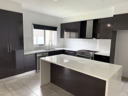 Three Bedroom House - Photo 4