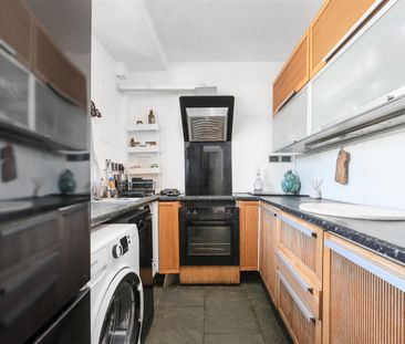 Bevin Court, Islington - Photo 3