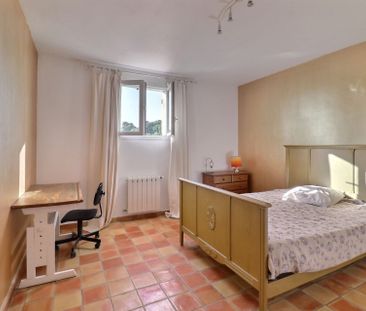 maison 7 pièces 180m2 MARSEILLE 11EME 3 050 euros - Photo 3