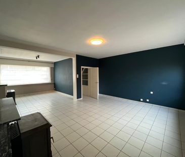 Woning met 5 slaapkamers, koer en garage in Oostrozebeke - Photo 2