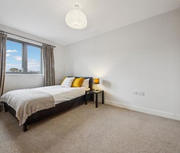 2 Bed Flat, Tannoy Square, SE27 - Photo 4