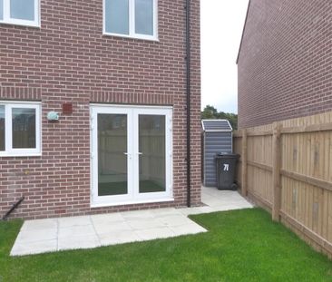 3 bedroom semi-detached house to rent - Photo 5