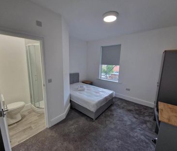 4 bedroom terraced house to rent - Photo 1