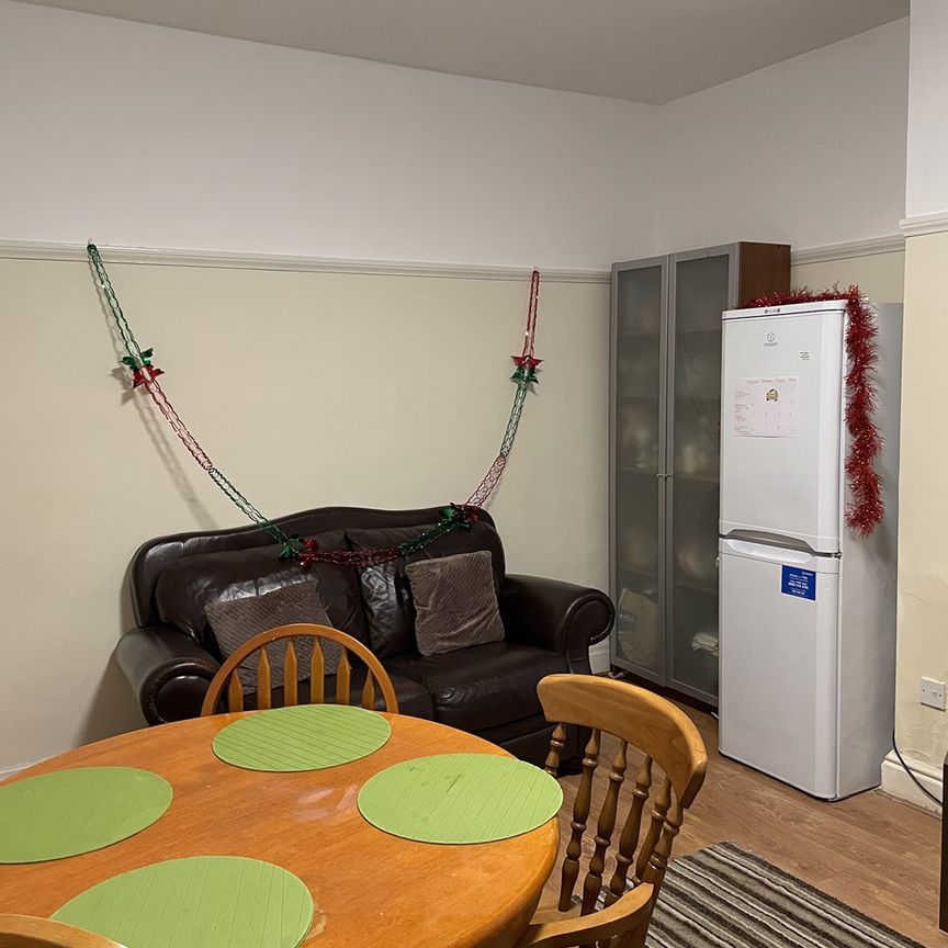 Room in a Shared House, Welford Road, LE2 - Photo 1