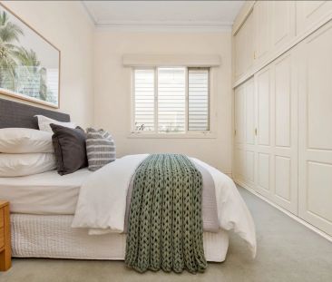 Gorgeous Period Features With Modern Conveniences - Photo 6