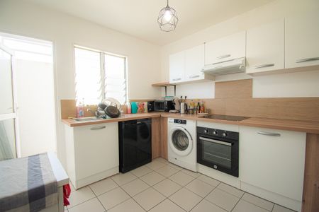 Location Appartement 4 pièces 82m² ST DENIS 97400 - Photo 3