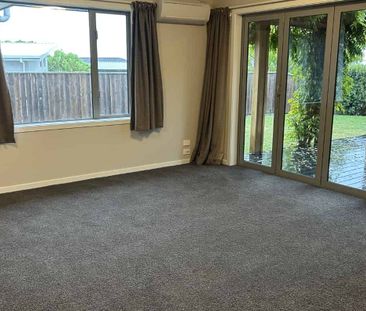 Four bedroom family home in sought after location - Photo 2