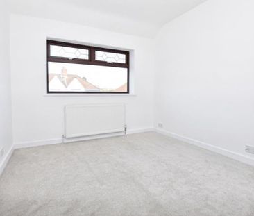 Ocean present this newly refurbished 3 bedroom family house on Glyn... - Photo 4