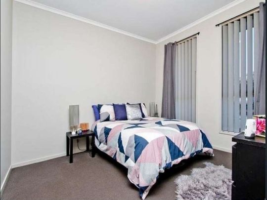 Beautiful 3 Brm Modern Home - Photo 1