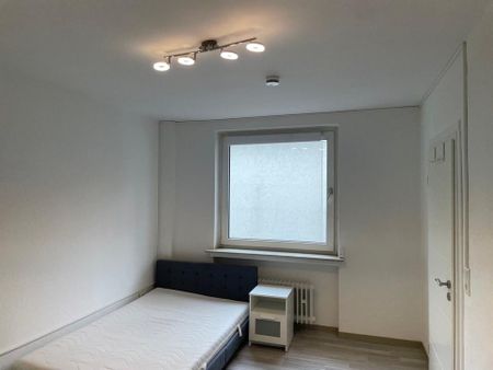 1 Zimmer für Studenten- Berufstätige. Für weibliche WG gesucht. Ab 01.03.2026 Komplett möbliert mit Einbauküche und Balkon! - Photo 2