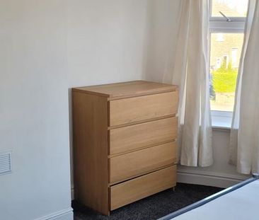 4 bedroom semi-detached house to rent - Photo 2