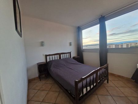 A LOUER T3 BALCON VUE MER PORT LA NOUVELLE - Photo 4