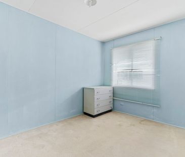 Bayside Living Just 200m to the Waterfront - Spacious Home in Prime... - Photo 4