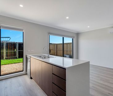 Modern Townhouse - Photo 4