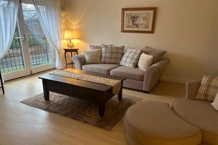 3 bedroom flat to rent - Photo 2