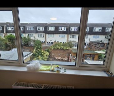 Room in a Shared House, Atkinson Road, E16 - Photo 6