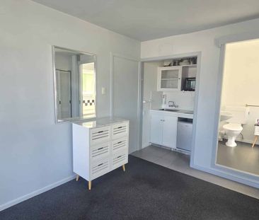 Semi Furnished Studio: - Photo 3