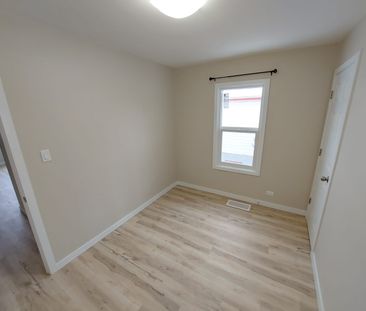 2 Bed + Den South Hill Home! - Photo 4