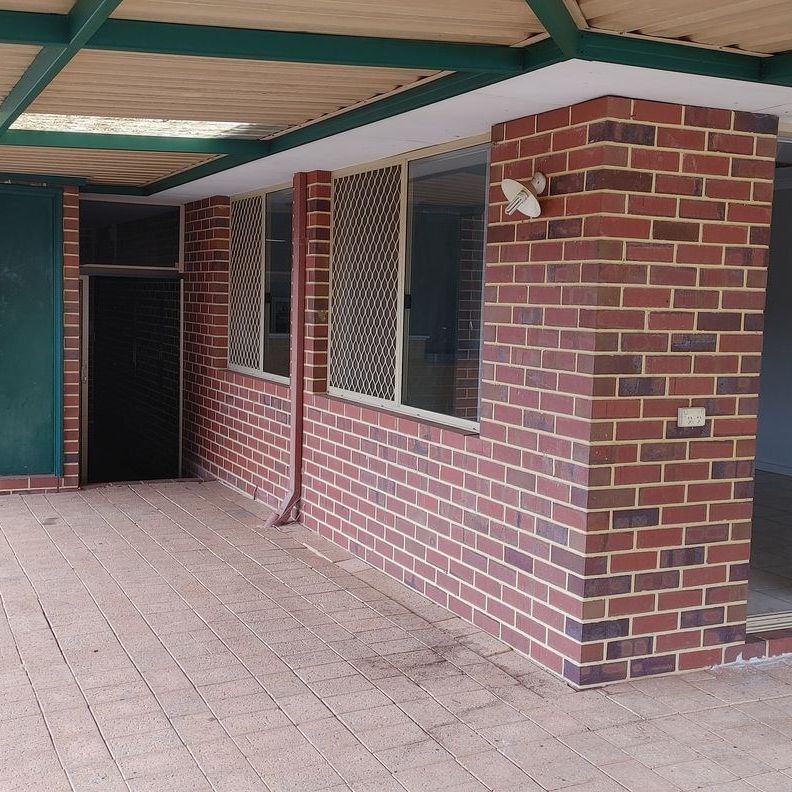 3 Bedroom, 1 Bathroom Stand Alone House - Photo 1