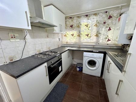 2 bedroom flat to rent - Photo 4
