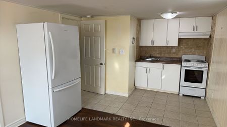 Detached Home For Lease | C8120660 - Photo 2