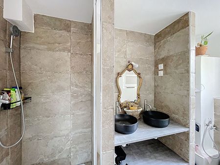 A LOUER AVIGNON ( 84000 ) PREMIERE CEINTURE EXTRAMUROS : Maison 3pièces sur 1 étage, avec cour et climatisée !!, - Photo 3