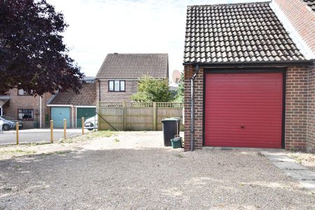 2 bedroom detached bungalow to rent - Photo 2