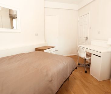 Alton House – Room 1 - Photo 1