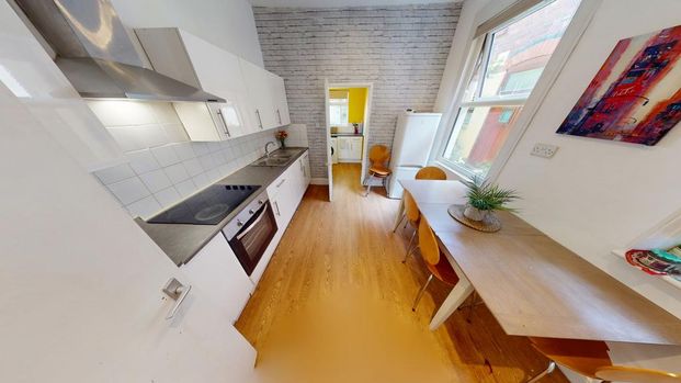 5 bedroom semi-detached house to rent - Photo 1