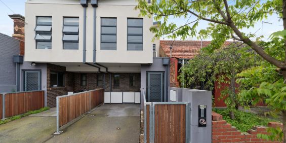 Spacious Townhouse in Prime City-Edge Location - Photo 3