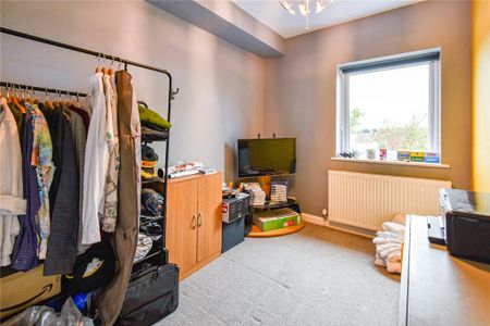 3 bedroom semi-detached house to rent - Photo 5