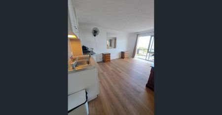 Southport Broadwater Jewel in the Crown Studio! - Photo 2